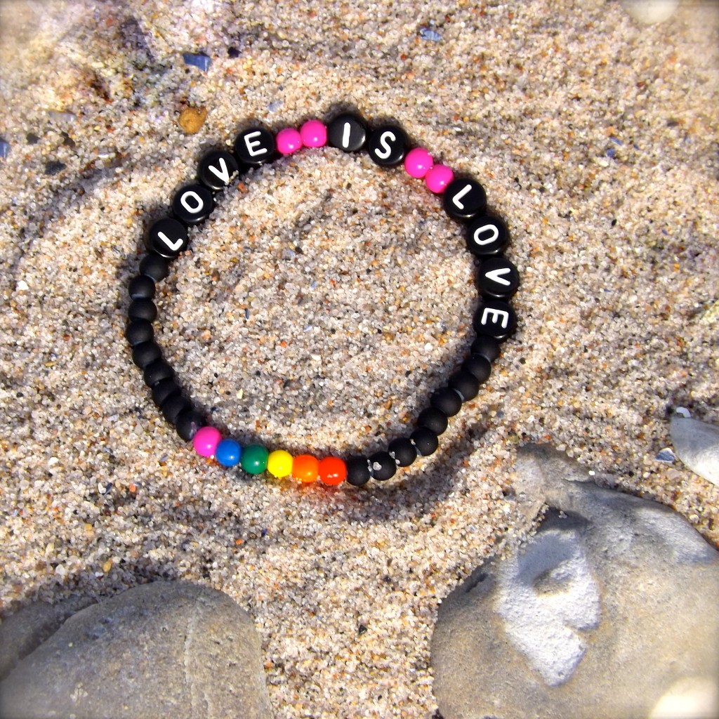 LOVE IS LOVE Armband Svart House Of Dreams